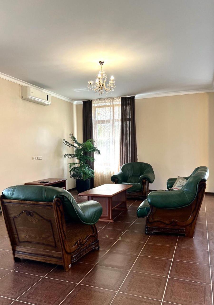 Hotel Borovik à Novosilki Extérieur photo